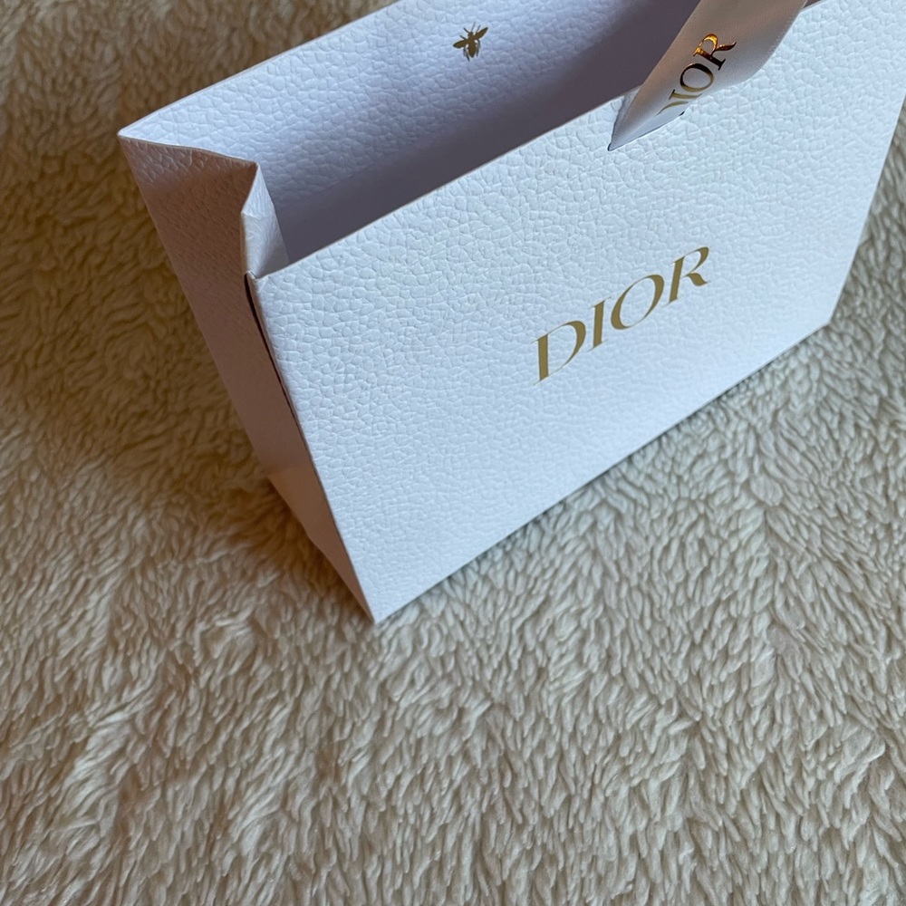 Dior Glossy Red Cosmetic Case - Picture 13 of 13